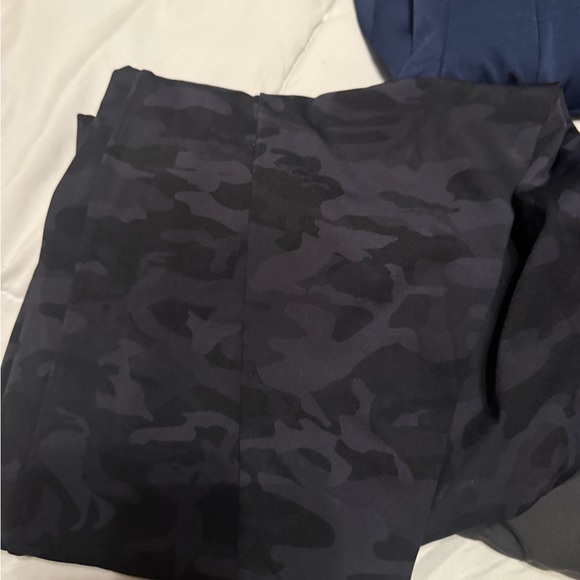 Assorted Scrub Pants Collection - Picture 3 of 7